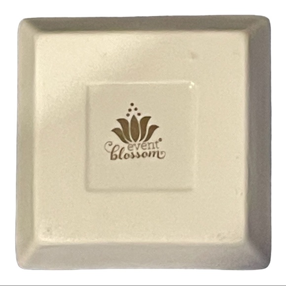 FUTURE Mrs. Jewelry And Ring Holder - Bundle Me! - Picture 4 of 4